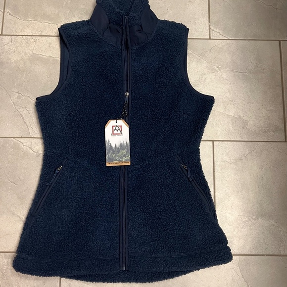 Outdoor Supply vest - Picture 1 of 3